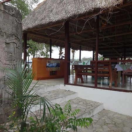 فلوريس Hotel Santa Barbara Tikal المظهر الخارجي الصورة
